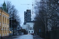 Morkku (rautatieläisten seuratalo) tornin alla: suoran kadun tiellä.
